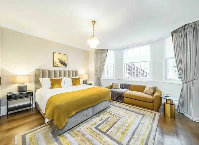 3 Bedroom Apartment Holland Park High Ceilings Original Features
