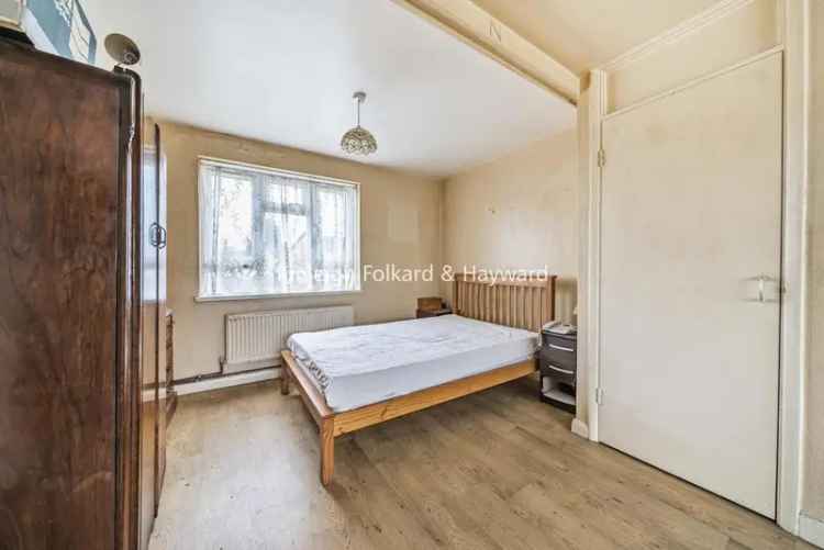 Flat For Sale in London, England