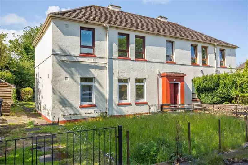 2 Bed Flat Lower Villa with Private Garden and Driveway