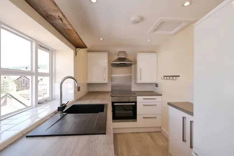 2 Bedroom Apartment Town Centre Garage Modern Features