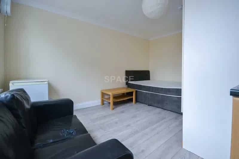 1 Bedroom Studio House to Rent - Internet Included