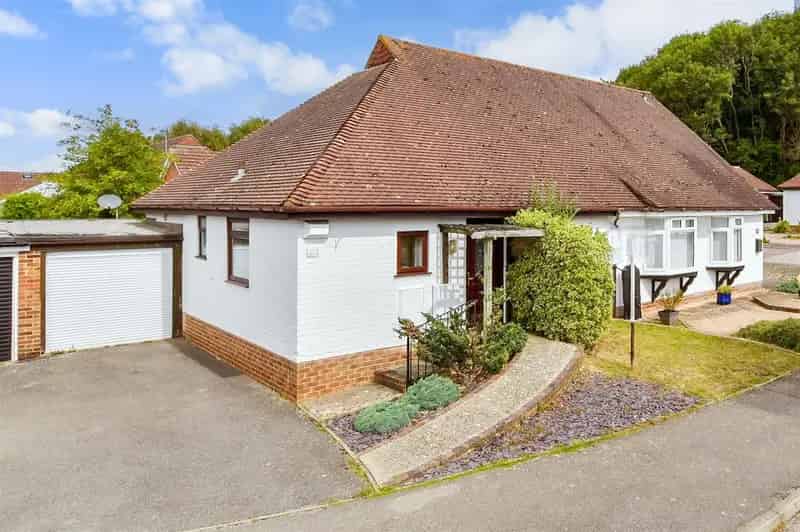 2 Bedroom Semi-Detached Bungalow for Sale in Grove Green