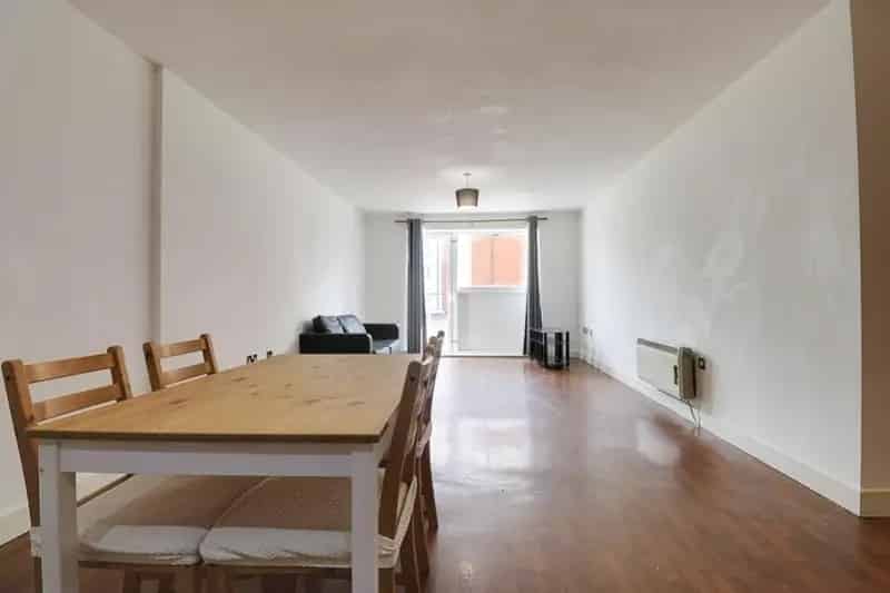 2 Bedroom Terraced House Near City Center