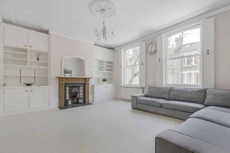 Three Double Bedroom Triplex Flat with 26'7 Garden Chain Free