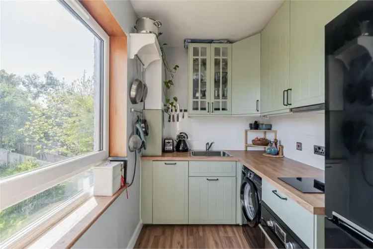 4 Bed Flat Double Upper Carrick Knowe