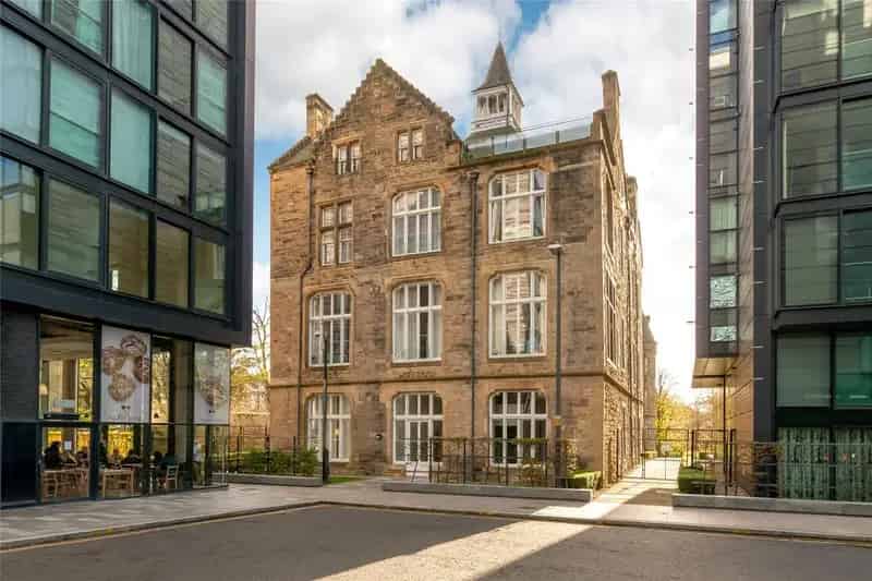 2 Bedroom Apartment for Sale in Edinburgh New Town