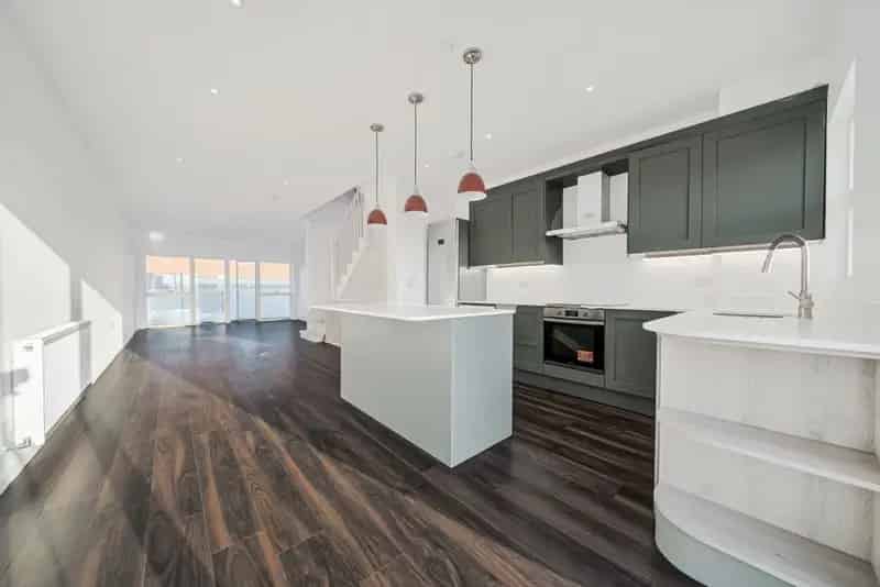 3 Storey Townhouse Wimbledon Allocated Parking Private Garden Roof Terrace