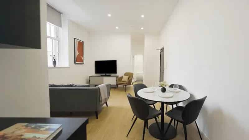 1 Bedroom Apartment in Bolton - Pet-Friendly with Free Wi-Fi