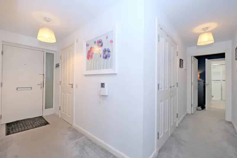 2 Bed City Apartment with Secure Parking and En-Suite