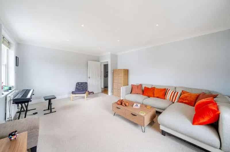 2 Bed Top Floor Apartment for Sale