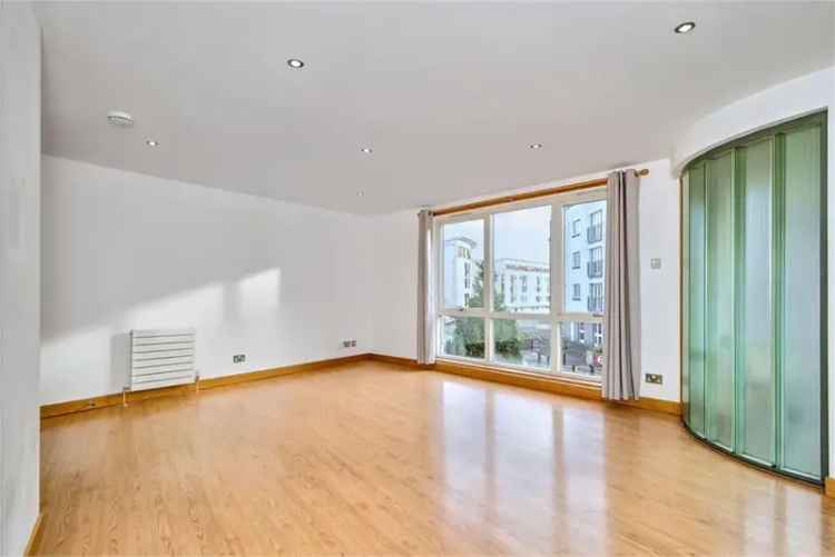 3 Bed Flat - First Floor with 1 Reception Room