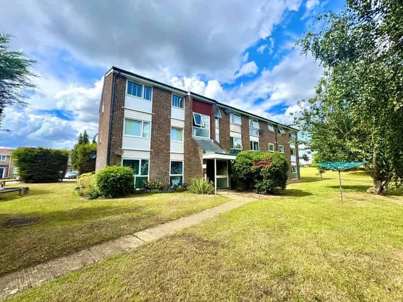 2 Bedroom Apartment to Rent Near City Centre and Station