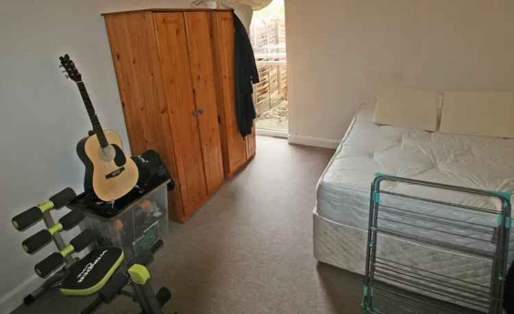 Semi-detached house For Rent in Oxford, England