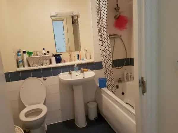 2 Bedroom Flat 3rd Floor Open Plan Living Kitchen Great Transport Links