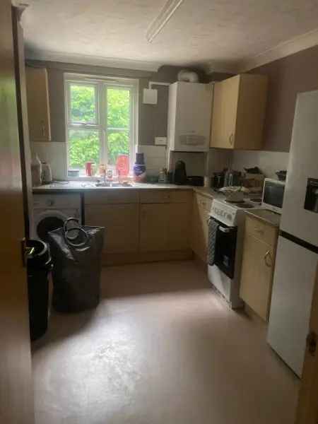 Flat For Rent in East Hampshire, England