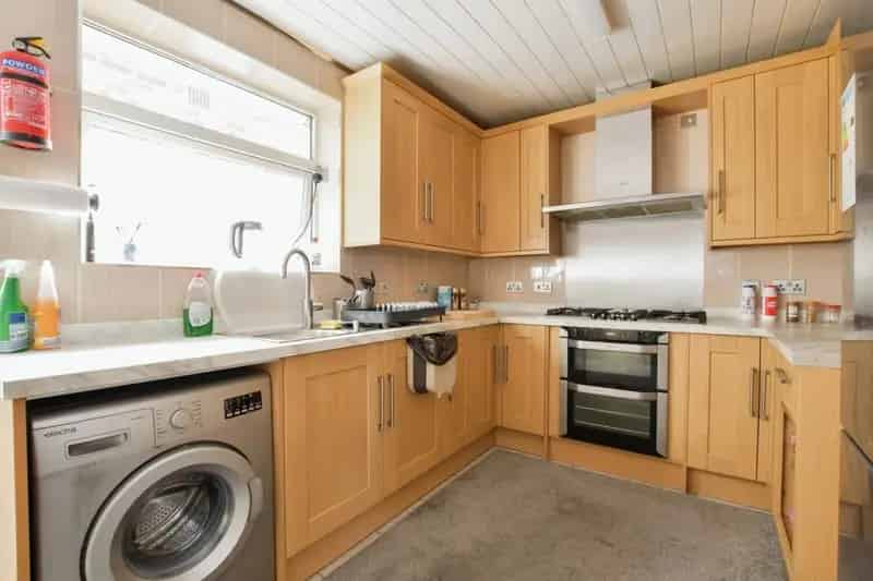 3 Bed Detached Bungalow Beautiful Garden Off Road Parking