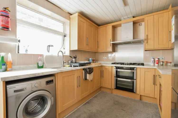 3 Bed Detached Bungalow Beautiful Garden Off Road Parking