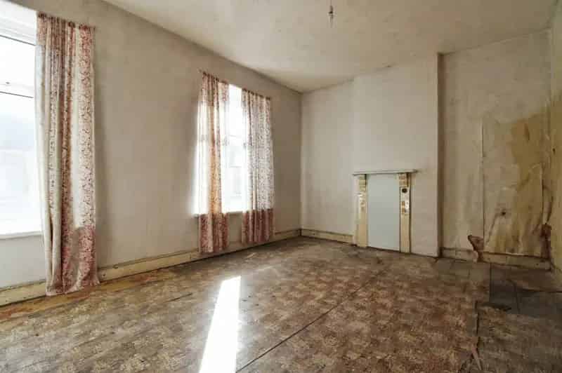 3 Bedroom End Terrace House Full of Potential