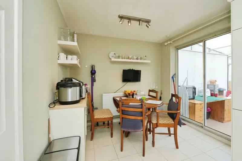 Spacious 3 Bed Detached Home with Garden Garage and Sun Room