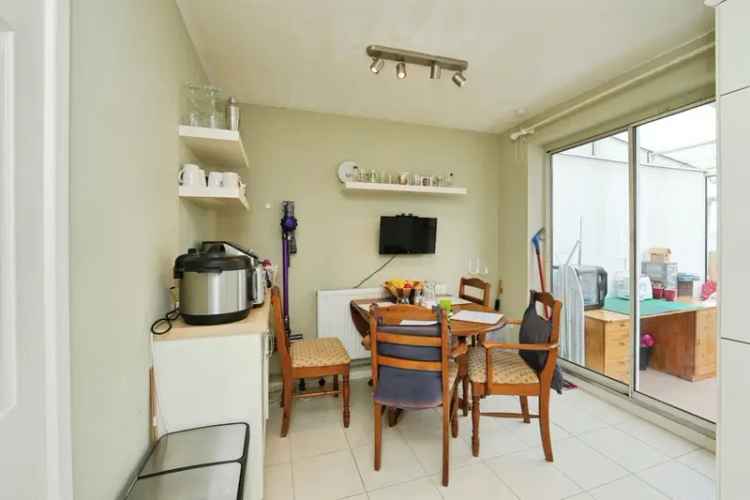 Spacious 3 Bed Detached Home with Garden Garage and Sun Room