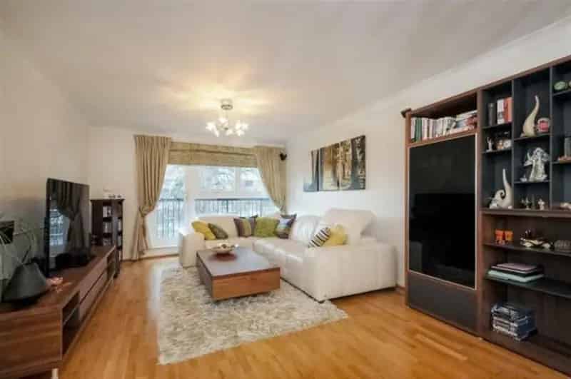 Spacious 2-Bed 2-Bath Apartment in Fir Lodge Barnes