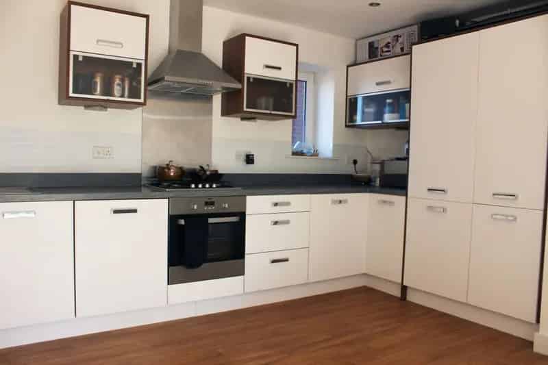 City Centre 2-Bed Furnished Apartment - Zero Deposit Available