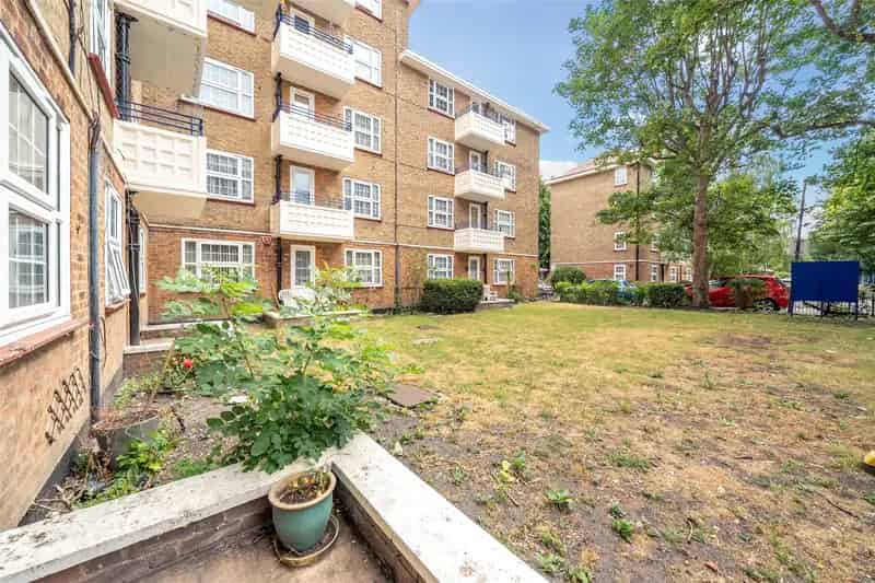 1 Bedroom Apartment for Sale Near Mitcham Eastfields Station