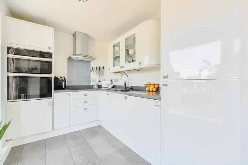2 Bedroom Apartment Old Portsmouth Four Balconies Allocated Parking