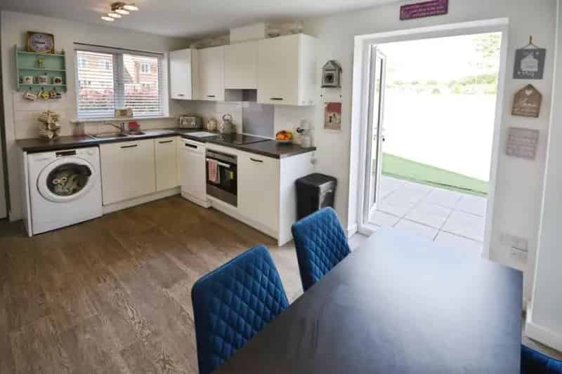 3 Bed Detached House For Sale