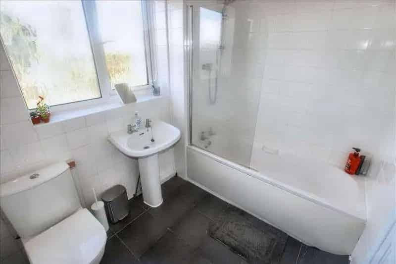 2 bed house for sale