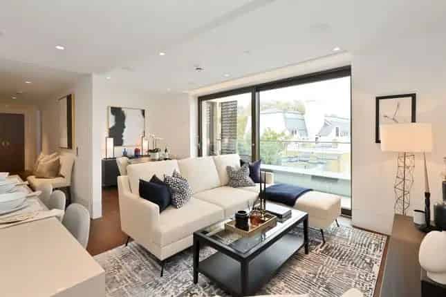 2-Bedroom Luxury Apartment Kings Road London