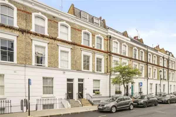 Charming 2-Bedroom Apartment with Terrace Earl's Court
