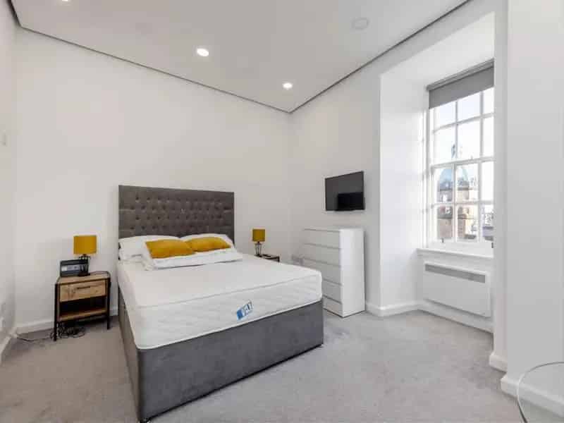 1 Bedroom Flat to Rent near Royal Mile