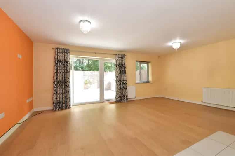 3 Bedroom Semi-Detached House for Sale Near Laindon Station