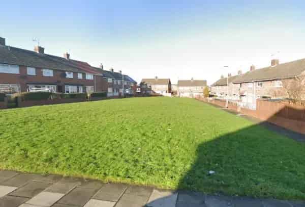 Two Bedroom House with Gardens Near Amenities