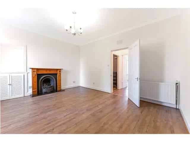 2 Bedroom Flat for Sale in Kilmarnock Near Train Station