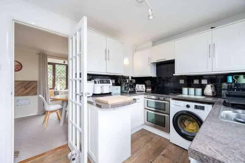4 bed house for sale