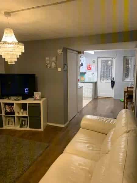 Large 2 Bedroom House Near Amenities