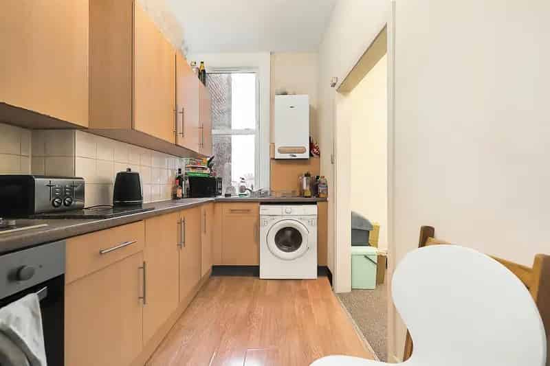 2 Bedroom Flat House to Rent in Clapham Brixton
