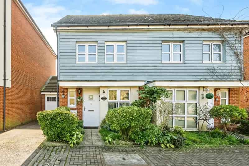 2 Bed 2 Bath House Windsor Meadows Near Transport Links