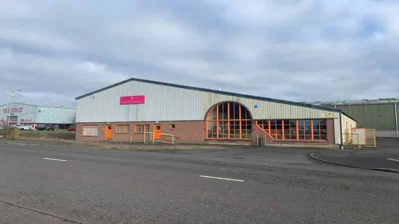 Modern Steel Portal Frame Workshop Building with Office Space