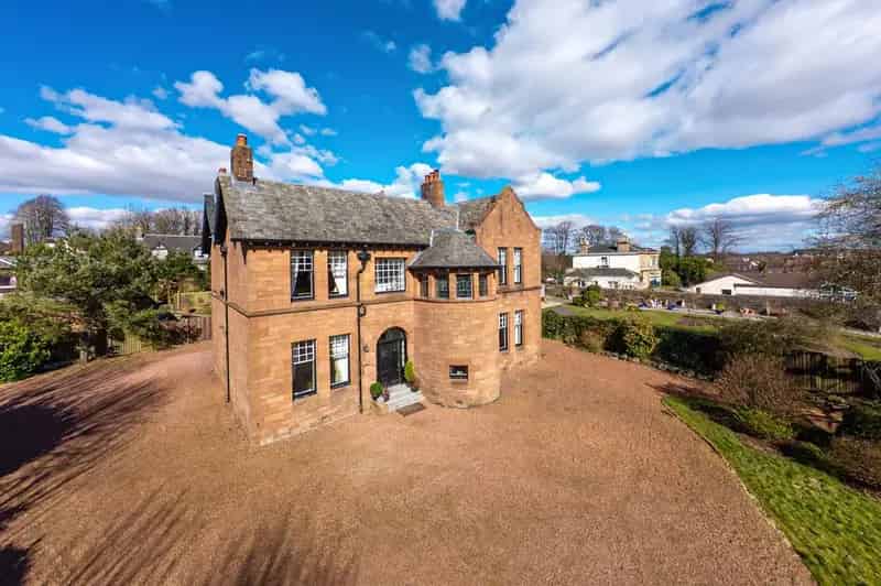 4 Bedroom Detached House For Sale in Barrhead