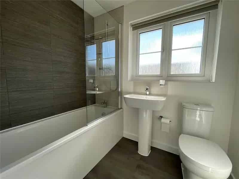 3 Bedroom Semi-Detached House To Rent