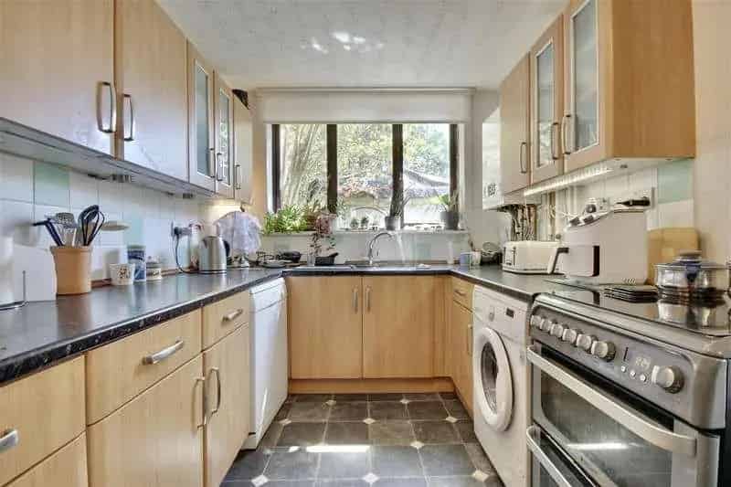 2 Bed House For Sale With Garage Popular Location
