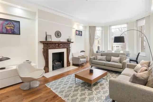 3 Bedroom Flat for Sale in Oakwood Court London W14