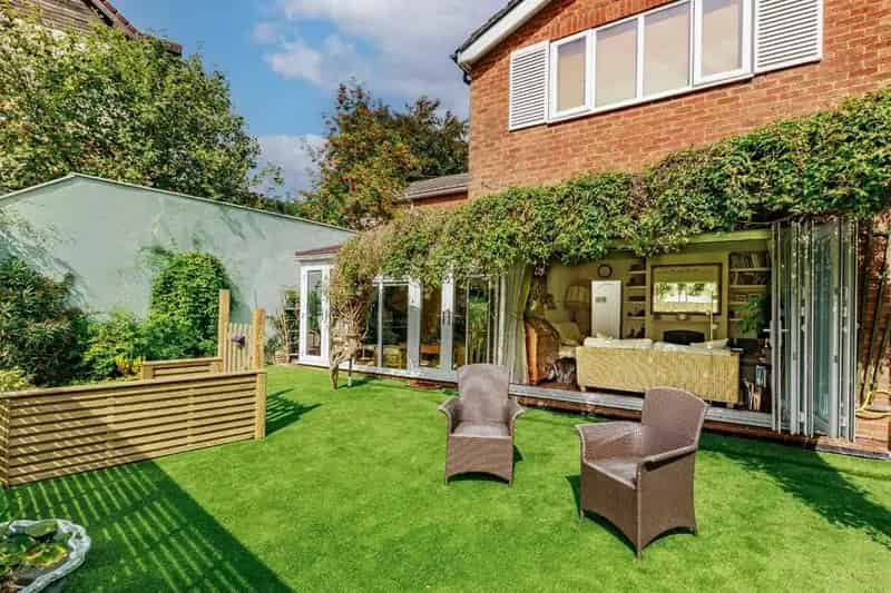2 Bedroom Detached House for Sale