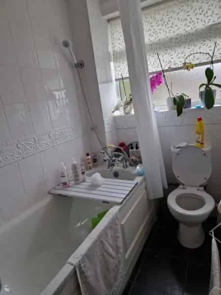 Age-Restricted Apartment Near Shops and Transport