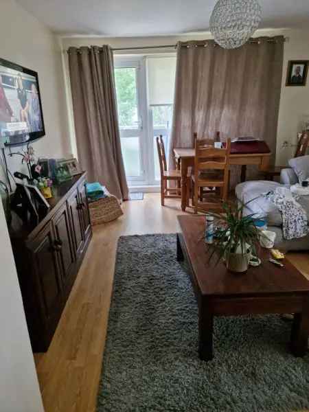 Flat For Rent in Horsham, England