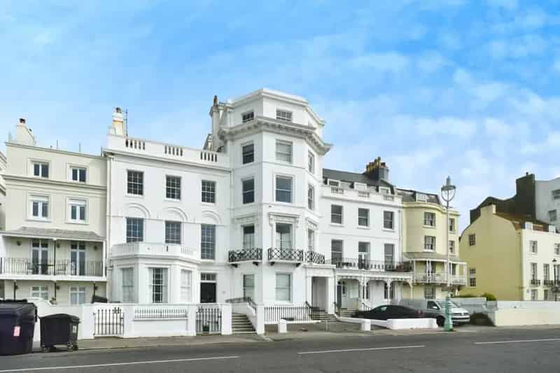 2 Bedroom Flat for Sale Stunning Sea Views Private Parking