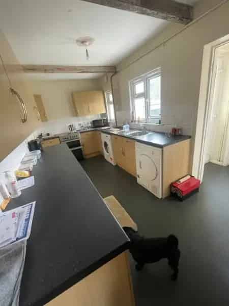 2 Double Bedroom House with Large Garden - Private Road